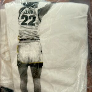 Caitlin Clark 22 record breaking t-shirt